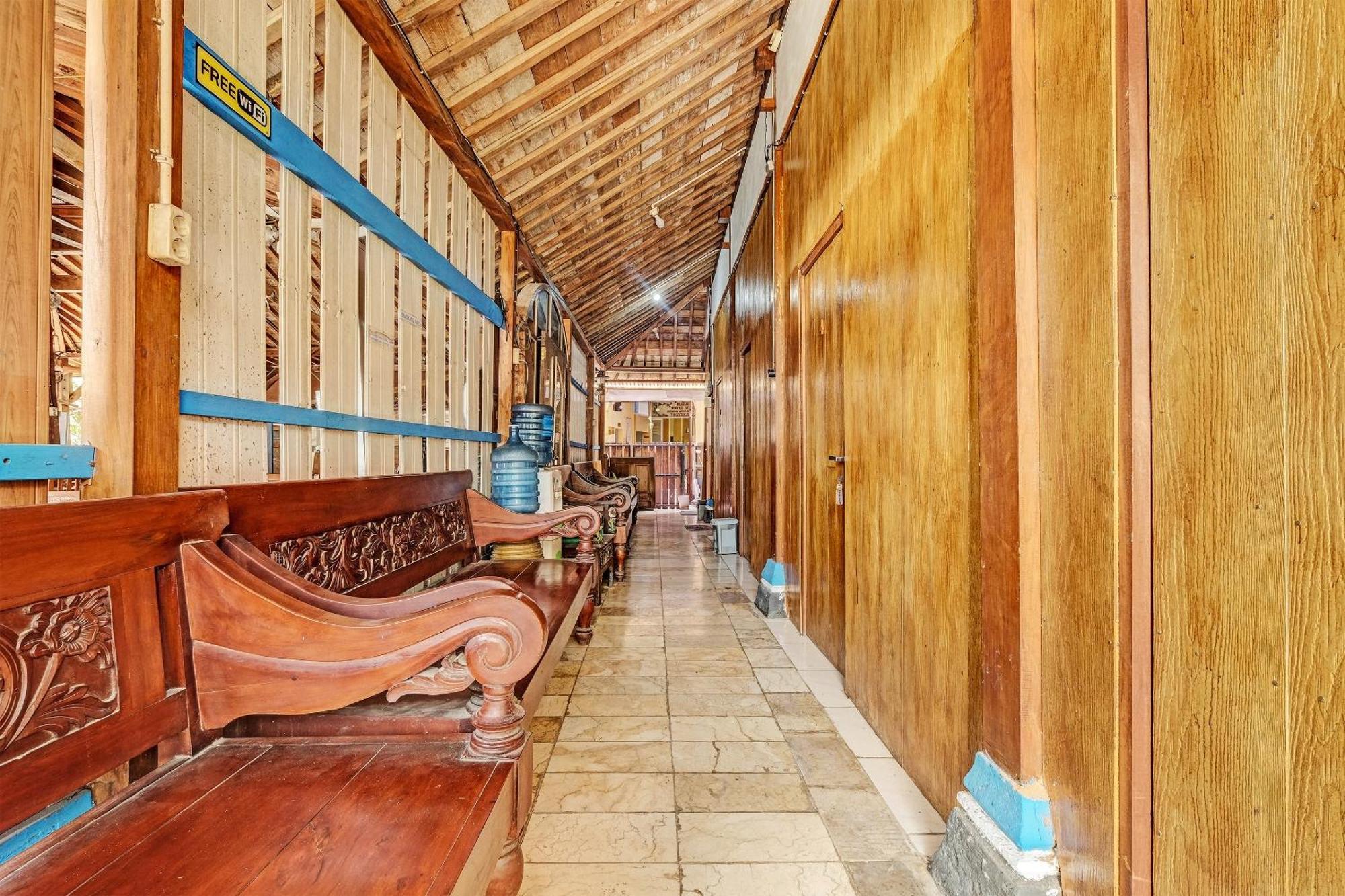 Spot On 91916 Joglo Doyong Homestay Syariah Джокьякарта Экстерьер фото