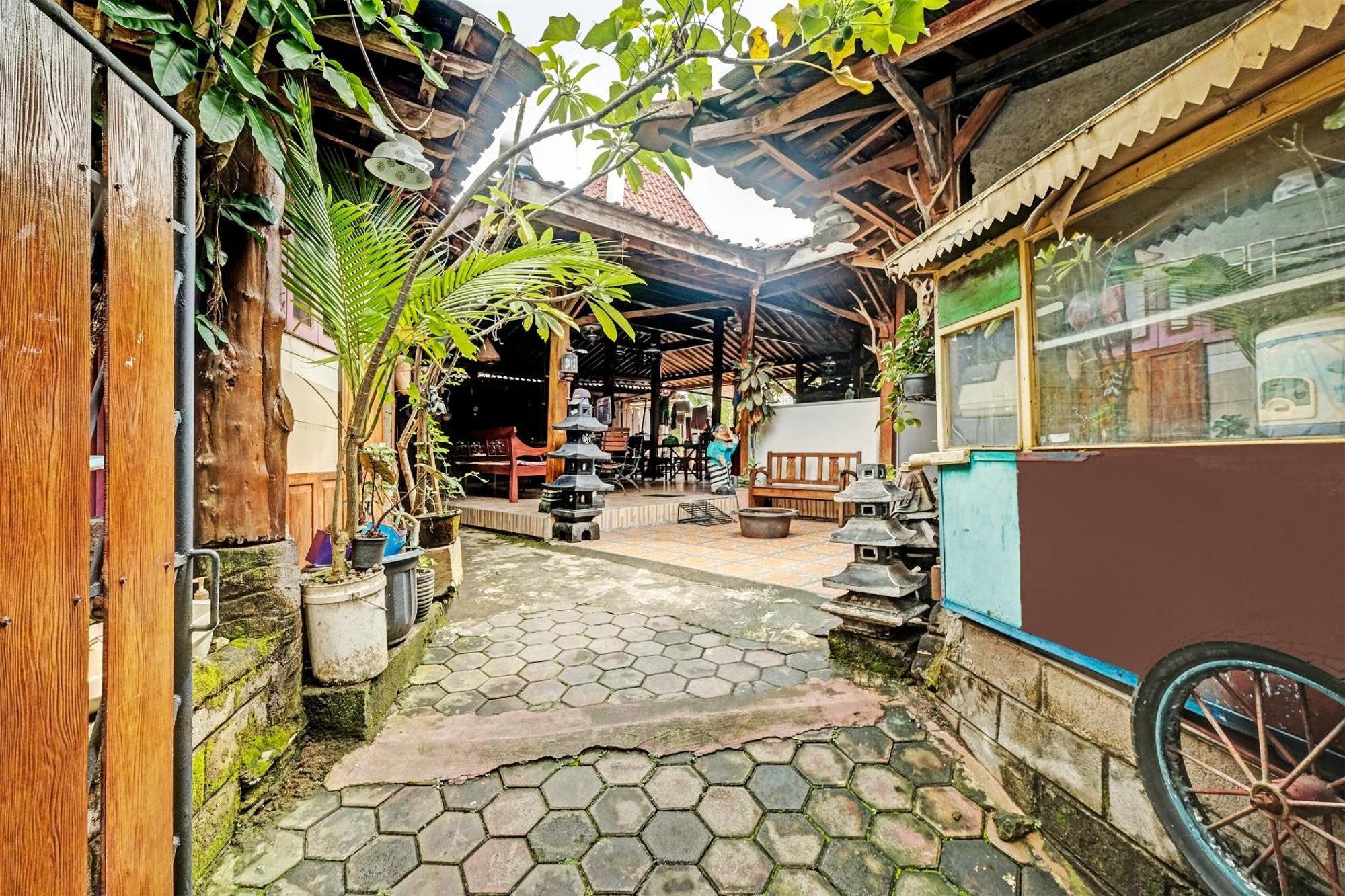 Spot On 91916 Joglo Doyong Homestay Syariah Джокьякарта Экстерьер фото